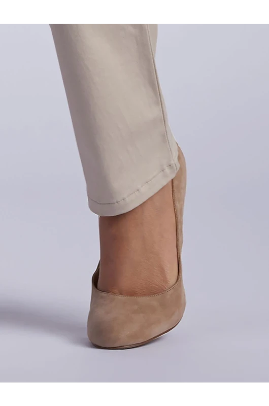LEE WOMEN'S RELAXED FIT STRAIGHT LEG PANT (ALL DAY PANT) IN PARCHMENT 5 LEE WOMEN'S RELAXED FIT STRAIGHT LEG PANT (ALL DAY PANT) IN PARCHMENT - Image 3